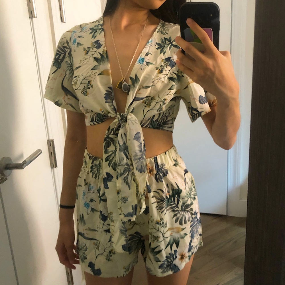 Floral elegant cropped top and pants